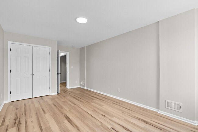 Building Photo - 223 N Patterson Park Ave