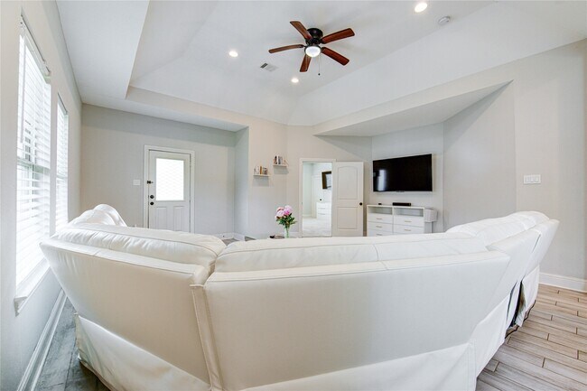 Building Photo - 3805 Shelby Cir