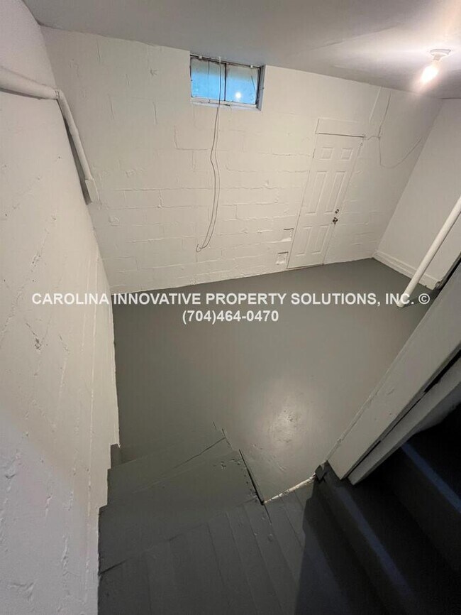Building Photo - 2830 Phillips Ave