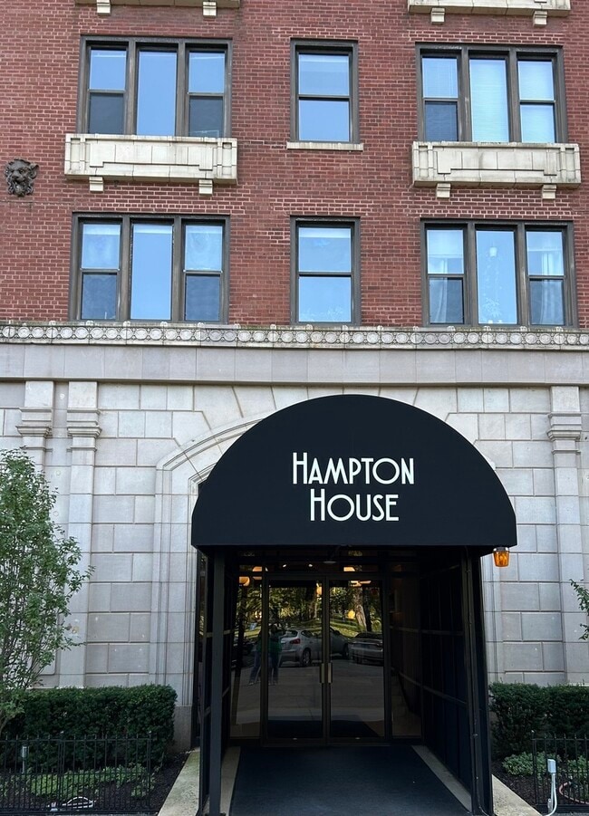 Building Photo - 5300 S Shore Dr