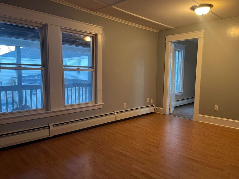 Building Photo - 14 Elm St