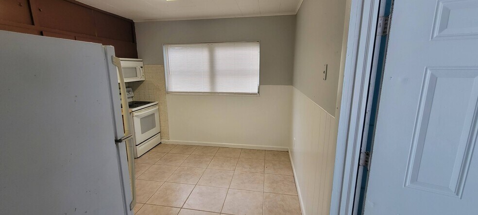 Building Photo - 2439 2nd Avenue SE