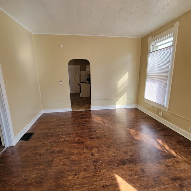 Building Photo - Near Southside 3BR House w/Garage!