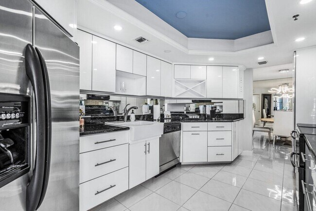 Building Photo - 5200 N Ocean Dr