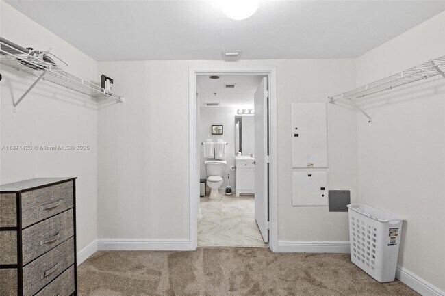 Building Photo - 1750 N Bayshore Dr