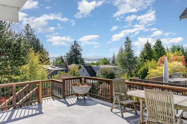 Building Photo - 5Bd/2.5Ba Seattle House