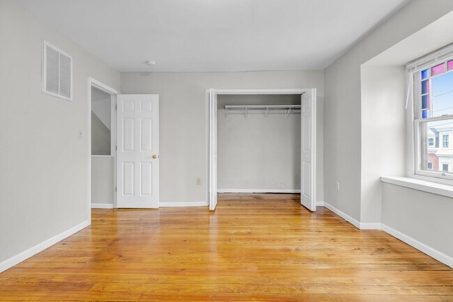 Building Photo - 147 N 10th St