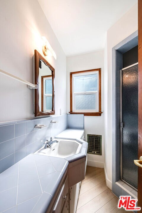 Building Photo - 749 N Niagara St