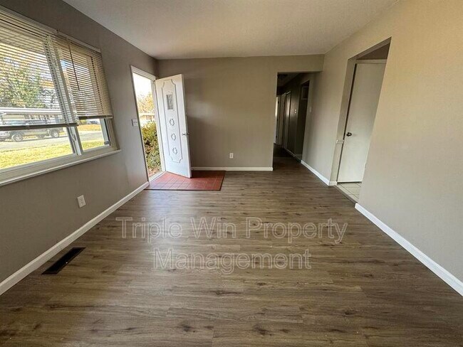 Building Photo - 1630 Kay Dr