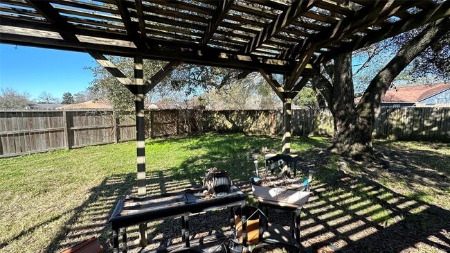 Building Photo - 8607 Knoll Forest Dr