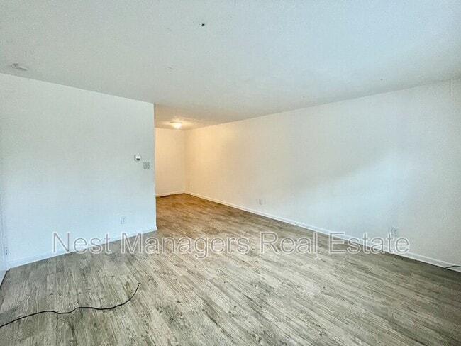 Building Photo - 820 Pilot Ave