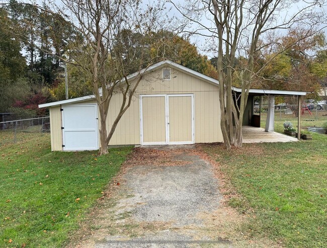 Building Photo - Three Bedroom Ranch Home in Garner