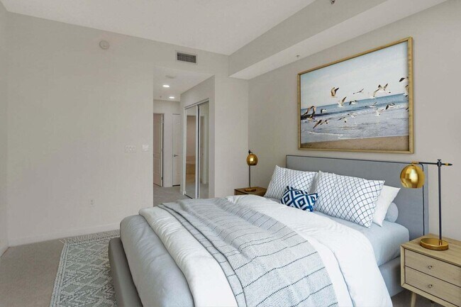 Building Photo - 801 S Olive Ave