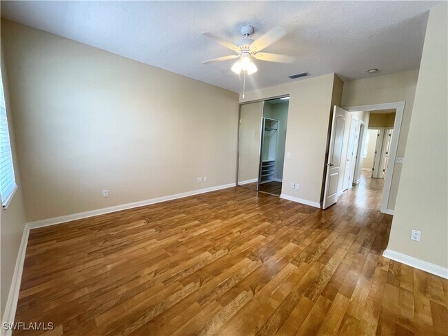 Building Photo - 5325 Cove Cir