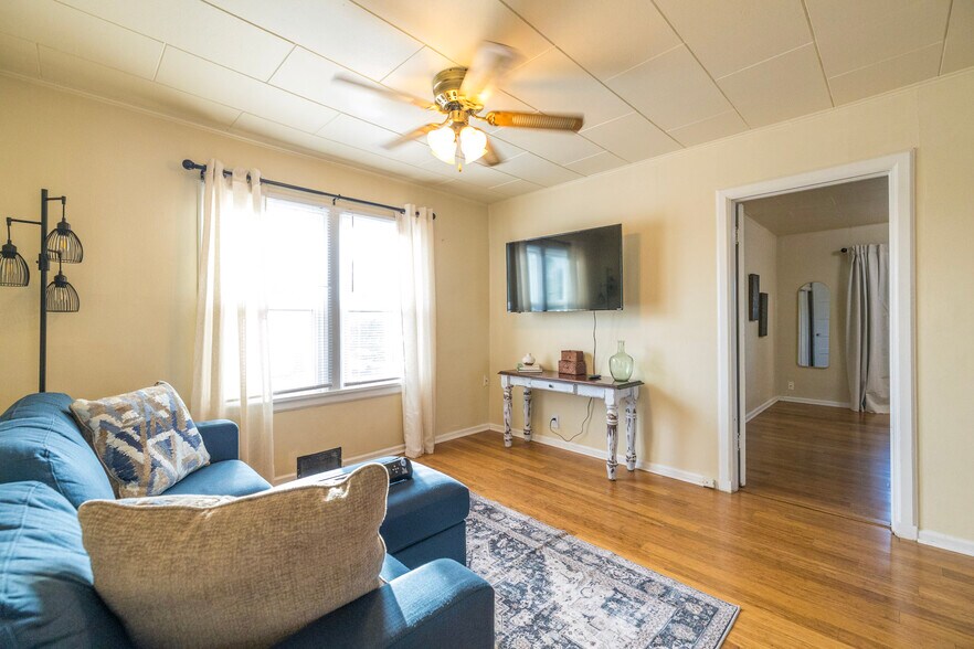 Living Room - 1527 W Knox Ave