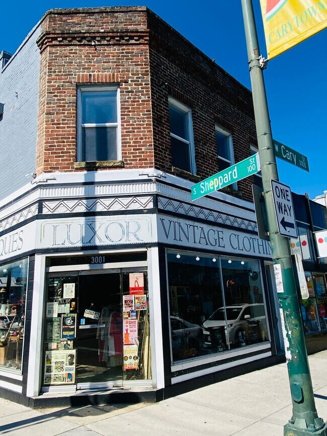 Building Photo - 3001 W Cary St