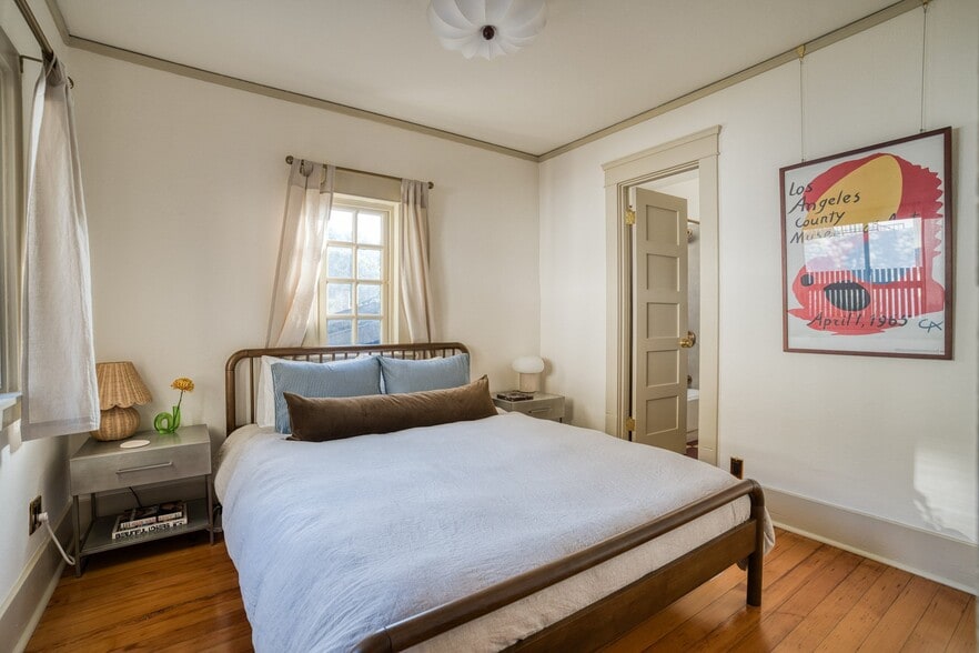 Building Photo - 3907 Berenice Pl