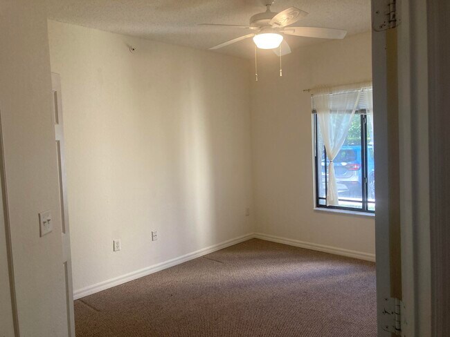 Building Photo - 3018 Alcazar Pl