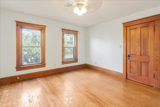 Building Photo - 411 N College St