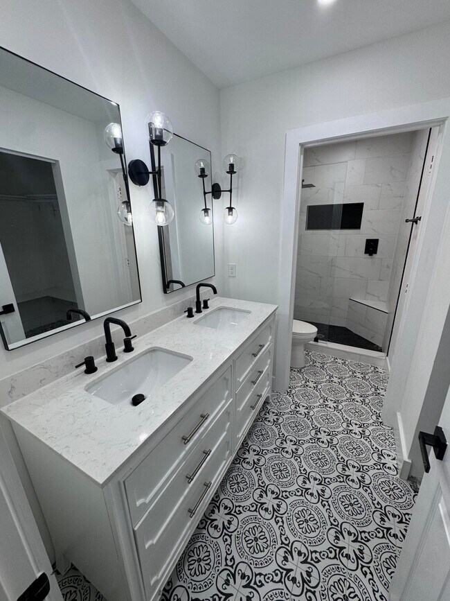 Building Photo - 12416 Westhampton Cir