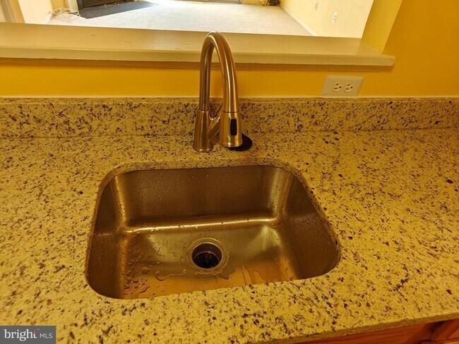 Building Photo - 13800 Farnsworth Ln