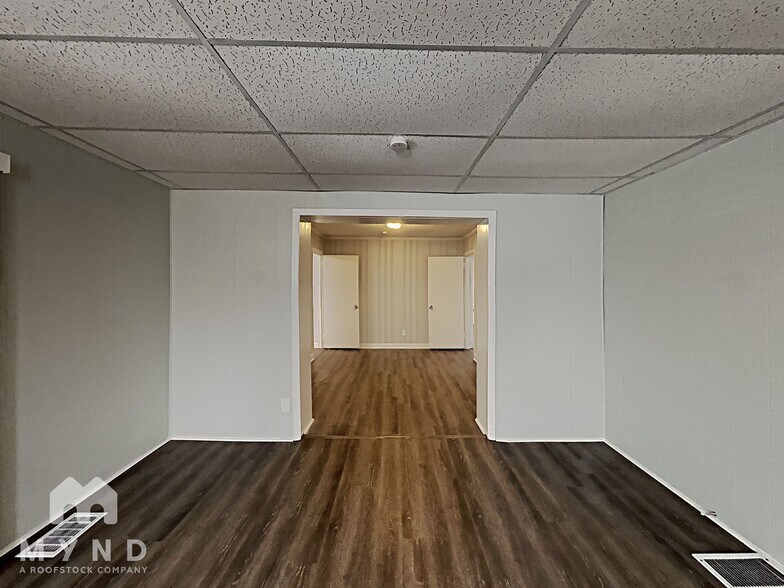 Building Photo - 1105 S Parkwood Dr