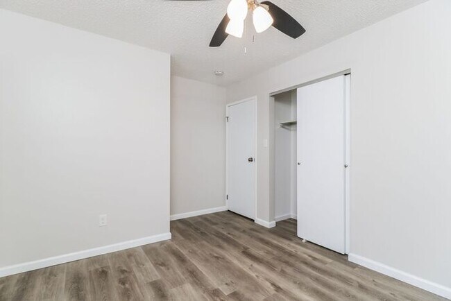 Building Photo - Beautiful 3 Bedroom and 2 Bath Ranch Home ...