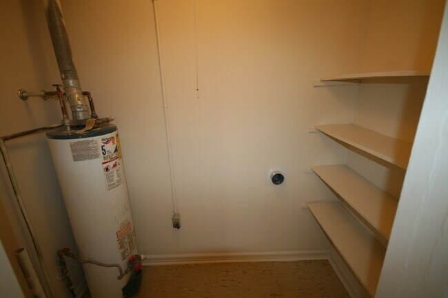 Building Photo - 2300 Rose Dr