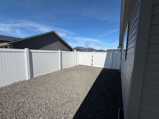 Building Photo - Rathdrum Rancher
