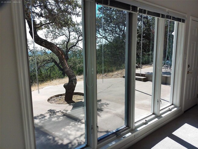 Building Photo - 525 Northwood Hills Dr