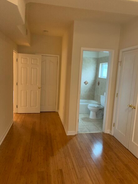 Building Photo - 2527 Brookfield Ave