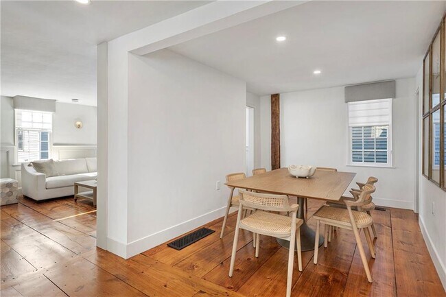 Building Photo - 108 Prospect Hill St