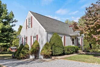 Building Photo - Great 3 Bedroom Cape in Staunton Ready NOW!