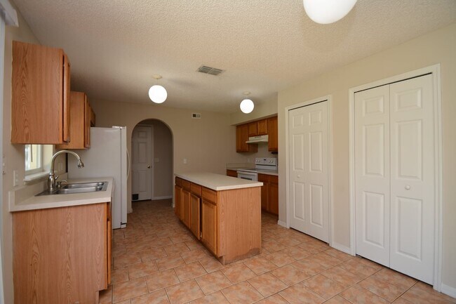 Building Photo - 47 Buttermill Dr