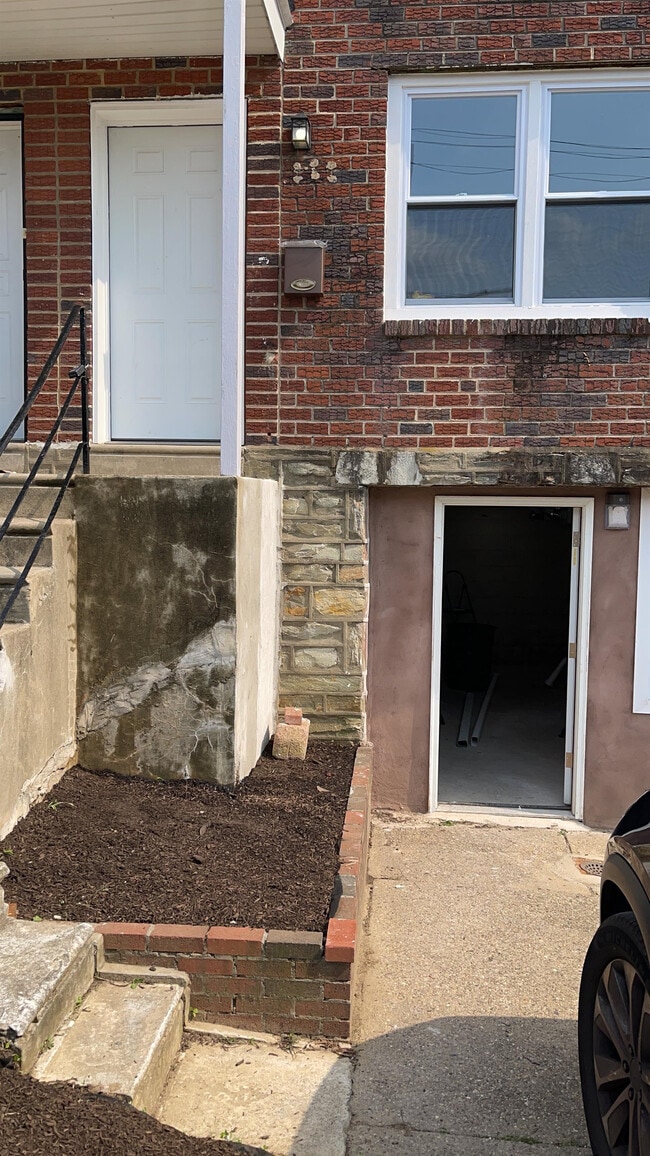 Building Photo - 2036 Church Ln