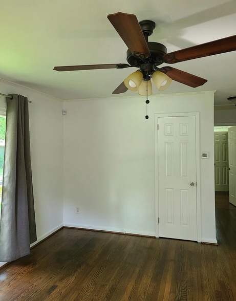 Living room - 3500 Rogers St