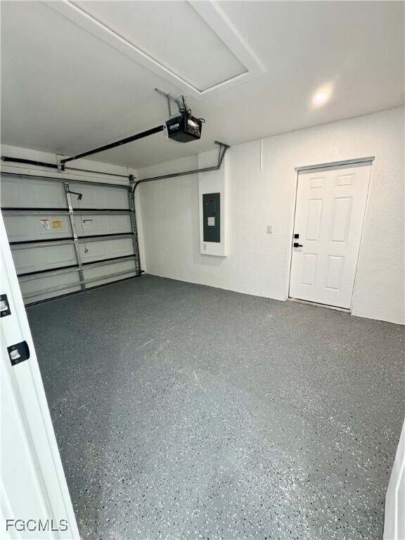 Building Photo - 670 Chemstrand St E