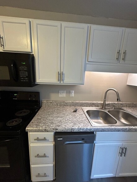 Building Photo - Claremont Hills