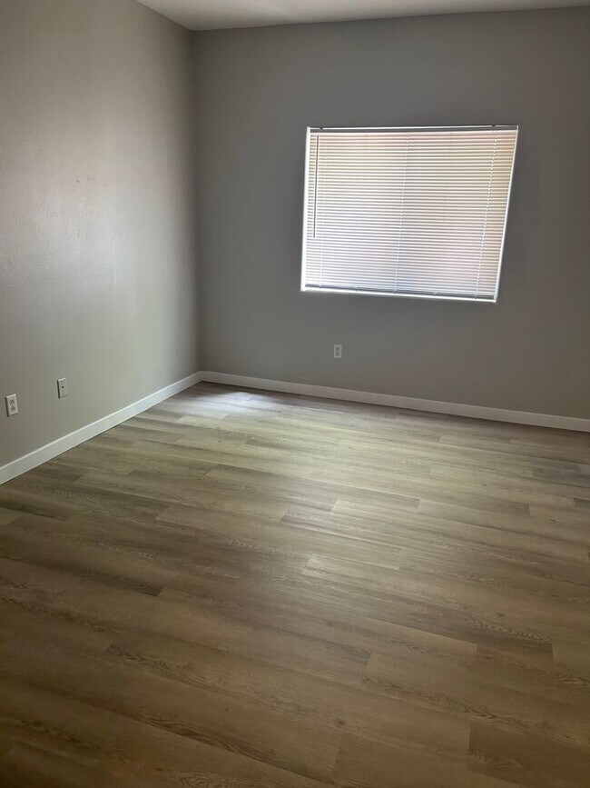 Building Photo - 5650 E. Sahara #1029