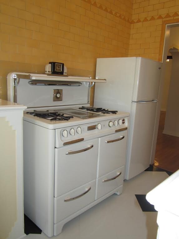 Building Photo - 325 Cochran Ave