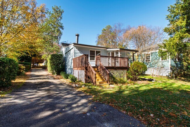 Building Photo - Charming Updated Bungalow in Raleigh’s Mordecai District!