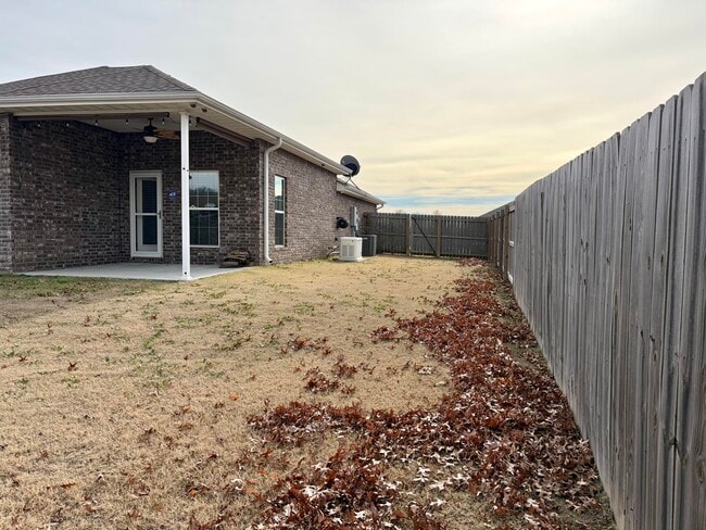 Building Photo - 2108 Birdie Ln