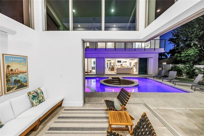 Building Photo - 2065 Goldenrod St