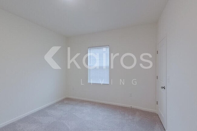 Building Photo - 653 Castillo Dr