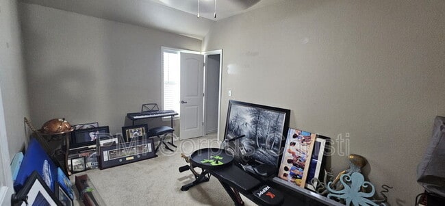 Building Photo - 7813 Cattlemen Dr