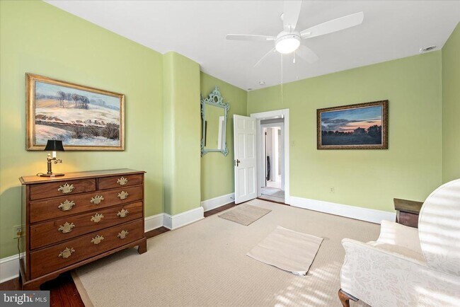 Building Photo - 320 S Loudoun St