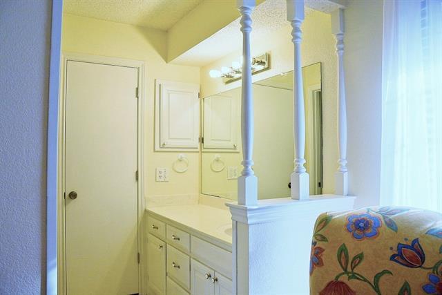 Building Photo - 2713 N Spring Dr