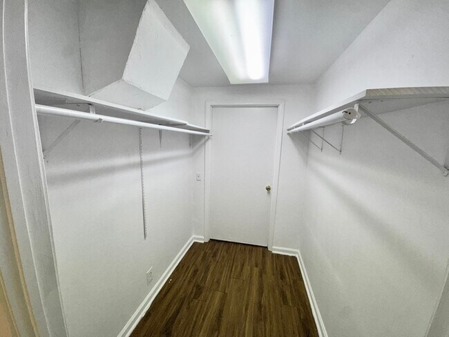 Building Photo - 2664 Richwood St