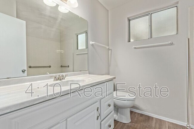 Building Photo - 2381 W Redwood Dr