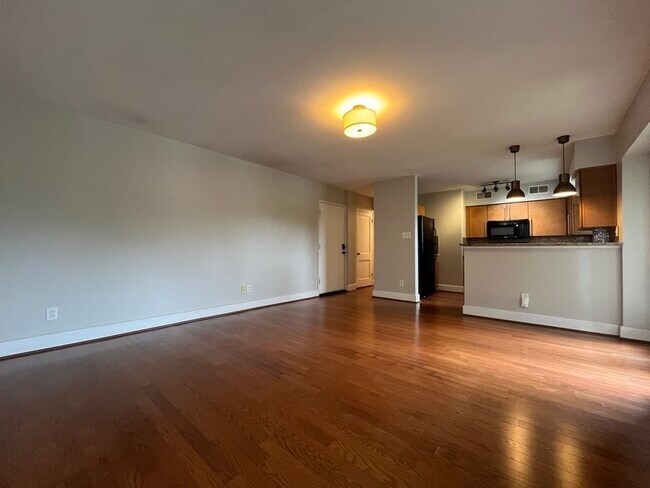 Building Photo - 2427 Vail Ave